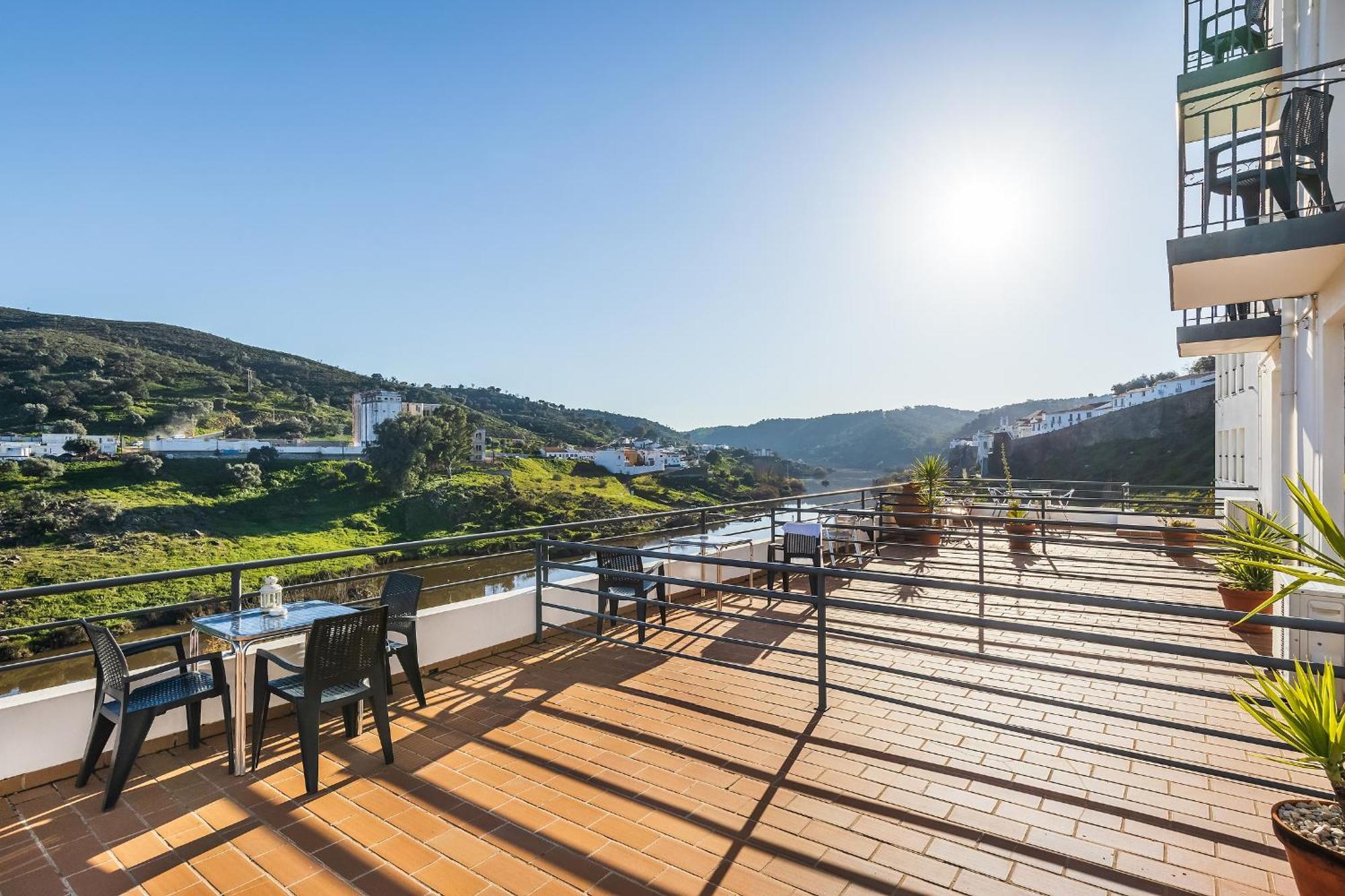 Beira Rio Hotel Mertola Exterior photo
